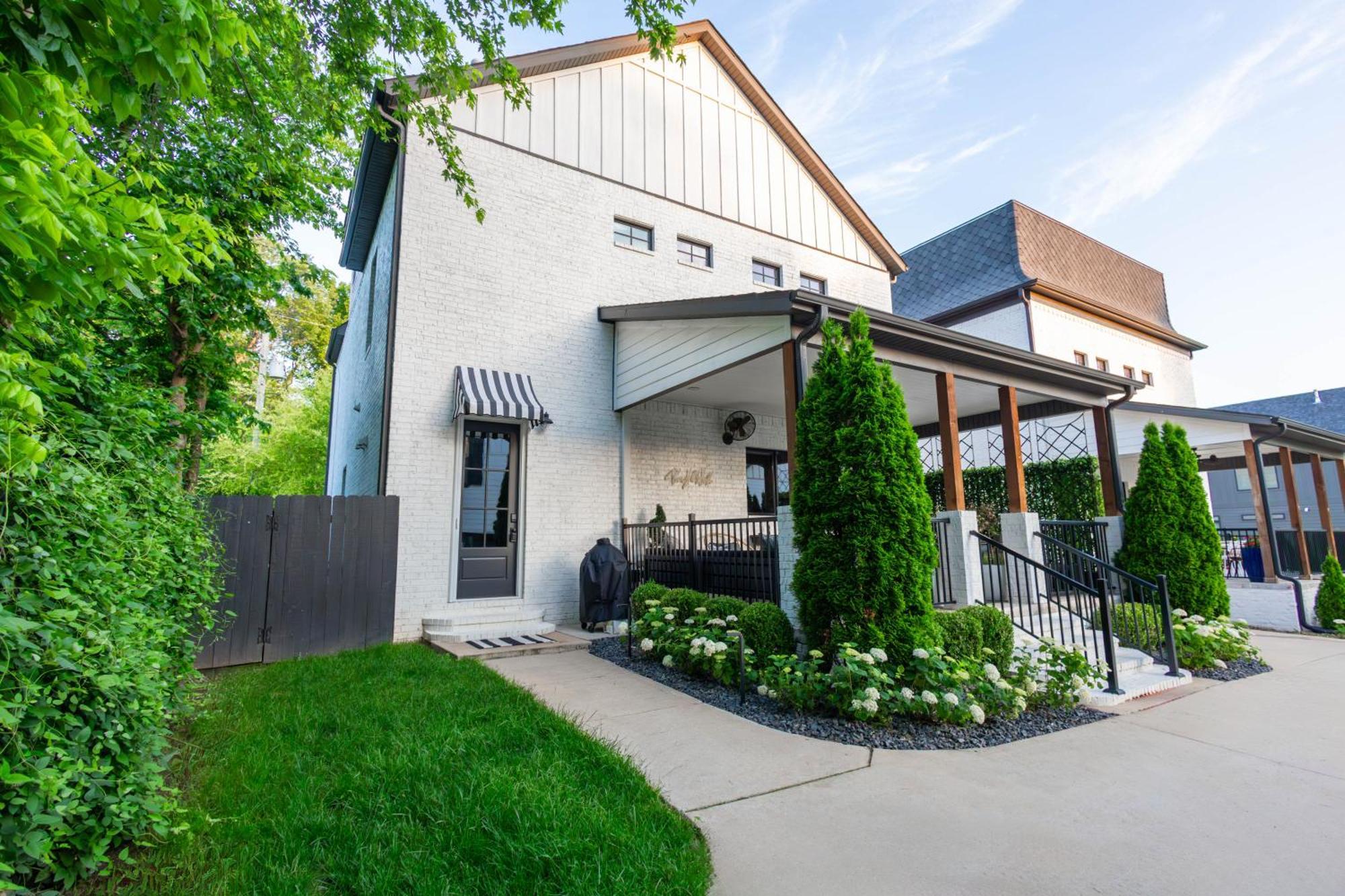 Beryl West - Elegant, Artful, Pet-Friendly Villa Bentonville Exterior photo